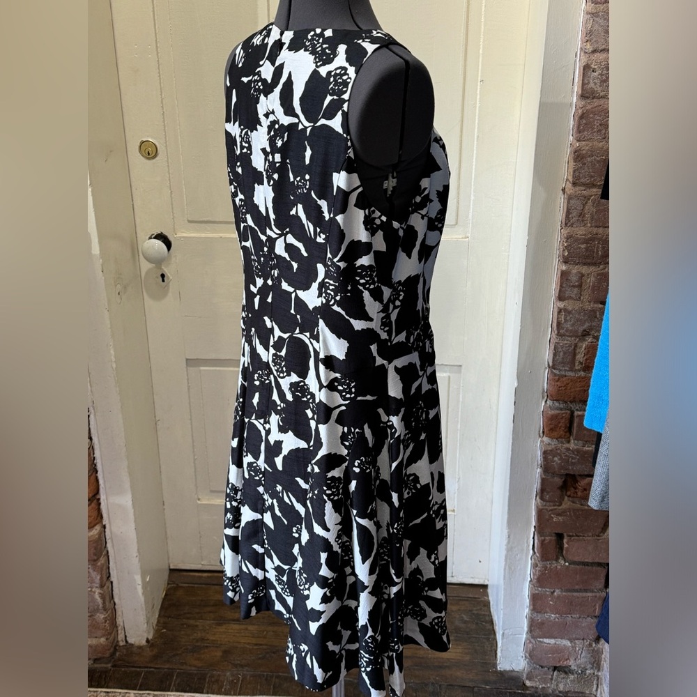 Ivanka Trump Sleeveless Round-Neck Fully Lined Black & White Floral Dress - Picture 4 of 12